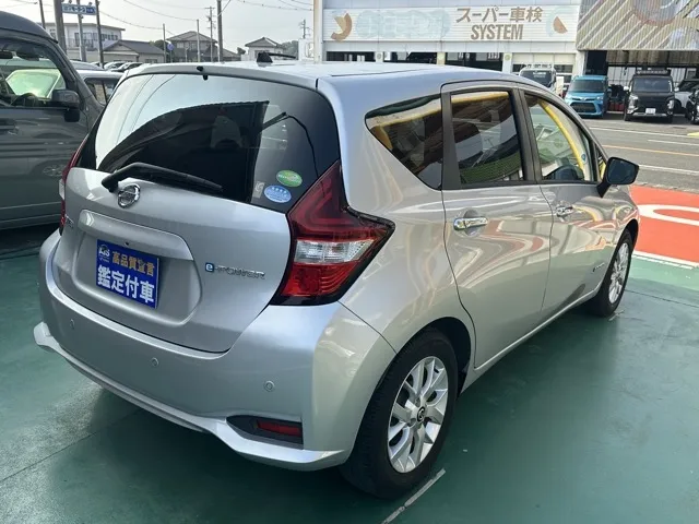 ノート(ニッサン)eパワーX中古車 9