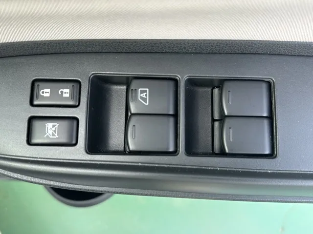 ノート(ニッサン)eパワーX中古車 11