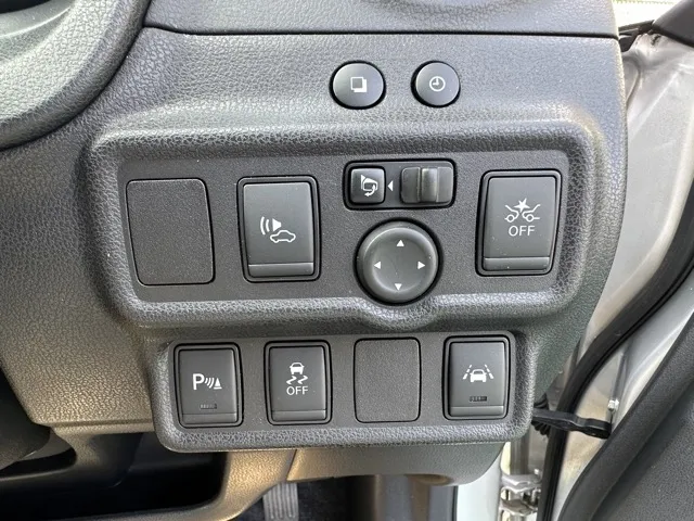 ノート(ニッサン)eパワーX中古車 12