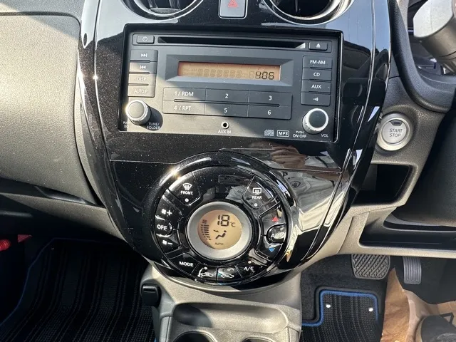 ノート(ニッサン)eパワーX中古車 14