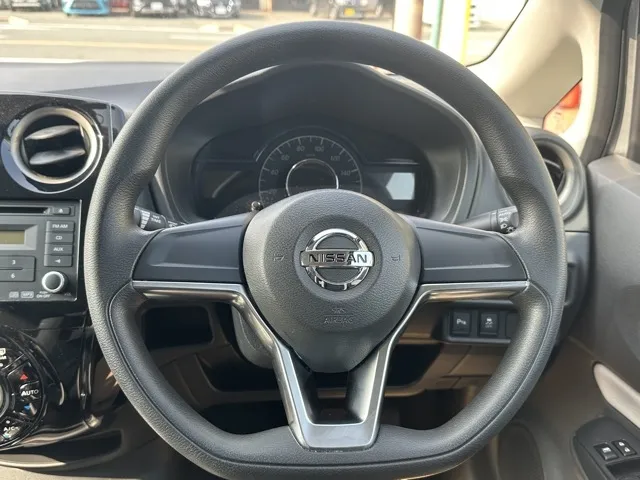 ノート(ニッサン)eパワーX中古車 6