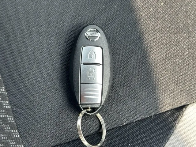 ノート(ニッサン)eパワーX中古車 25