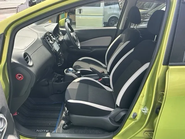 ノート(ニッサン)eパワーX中古車 3