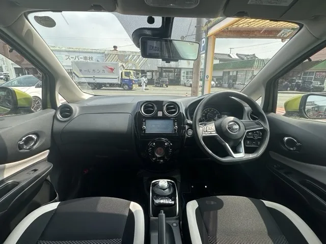 ノート(ニッサン)eパワーX中古車 5