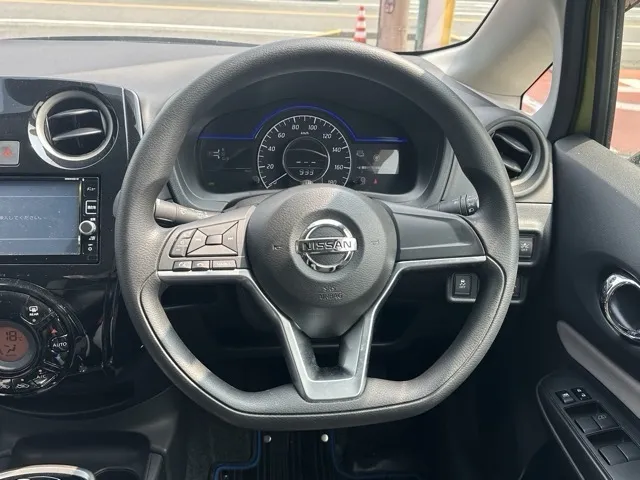 ノート(ニッサン)eパワーX中古車 6