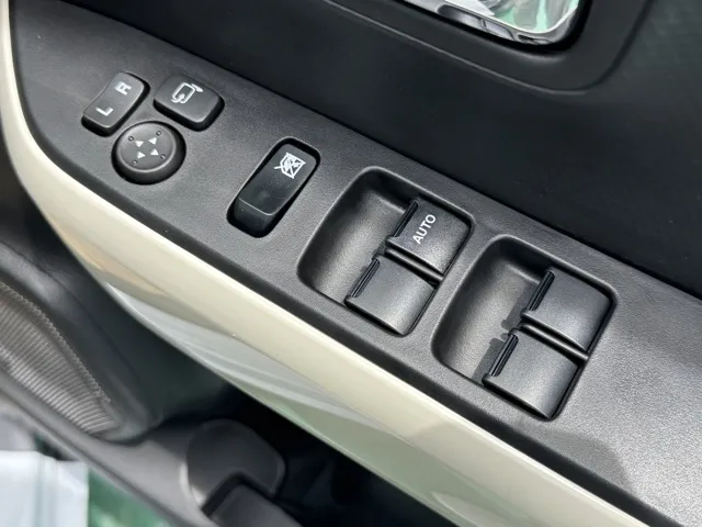 クロスビー(スズキ)ハイブリッドMZ登録済未使用車 12