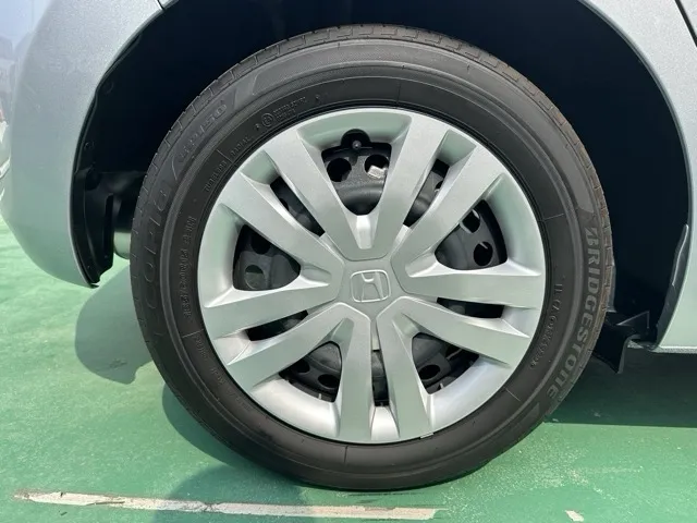 フィット(ホンダ)e：HEV ベーシック中古車 10