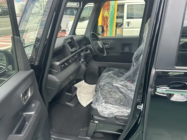 N-BOX(ホンダ)N-BOXカスタムターボ届出済未使用車 3