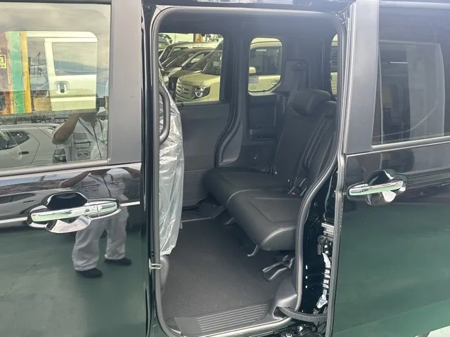 N-BOX(ホンダ)N-BOXカスタムターボ届出済未使用車 4