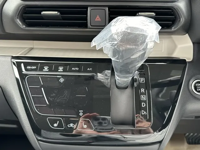 デリカミニ(三菱)T届出済未使用車 17