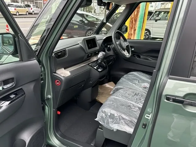 デリカミニ(三菱)T届出済未使用車 3