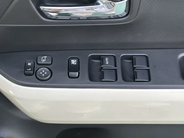 クロスビー(スズキ)ハイブリッドMZ登録済未使用車 13