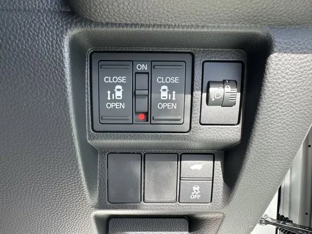 ステップワゴン(ホンダ)e・HEVスパーダ 7人登録済未使用車 19