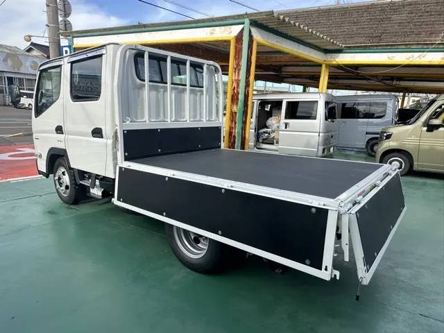 キャンター(三菱)Wキャブ　２ｔ　５ＭＴ登録済未使用車 12