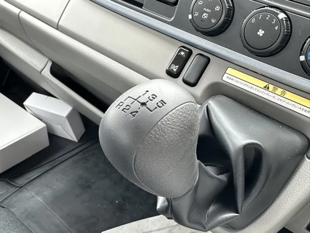 キャンター(三菱)平ボディ ３ｔワイドロング MT 1ナンバー車登録済未使用車 19