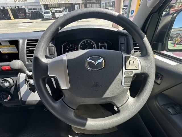 ボンゴ(マツダ)GL 4WD ディーゼル登録済未使用車 8