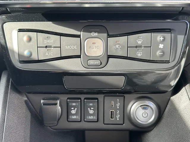 リーフ(ニッサン)Ｘ中古車 19