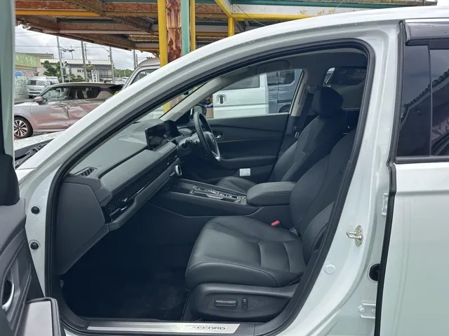 アコード(ホンダ)e：HEV中古車 3