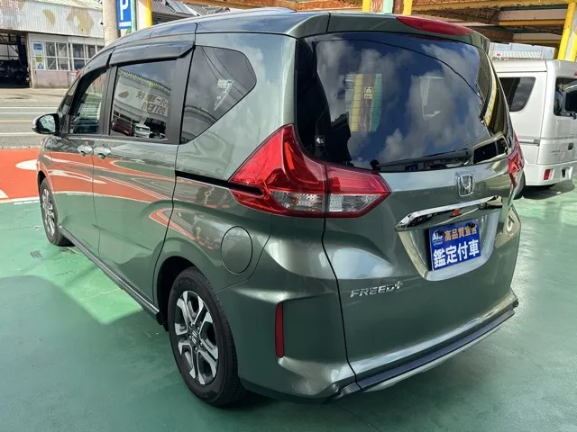 フリード(ホンダ)クロスター中古車 2