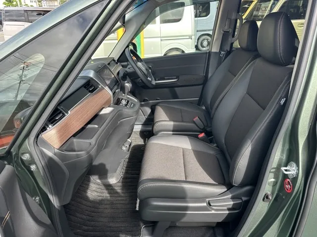 フリード(ホンダ)クロスター中古車 3