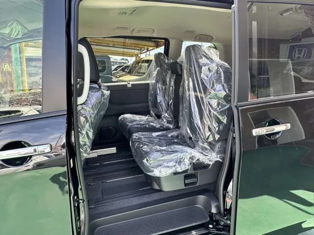 セレナ(ニッサン)ハイウェイスターV アラウンドビューモニター 12.3ナビ クリアビュー 4WD登録済未使用車 4