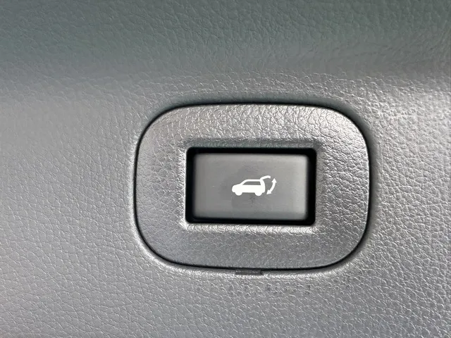 エルグランド(ニッサン)250ハイウェイスタープレミアム ７人登録済未使用車 14