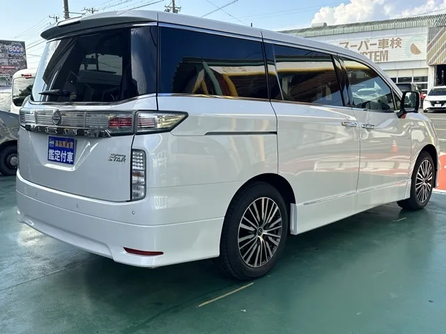 エルグランド(ニッサン)250ハイウェイスタープレミアム ７人登録済未使用車 15