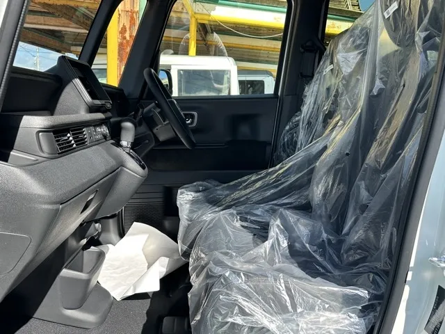 N-BOX(ホンダ)N-BOXカスタムターボ届出済未使用車 3