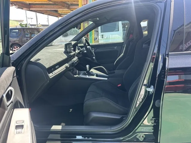 シビック(ホンダ)タイプR レーシングブラックPKG登録済未使用車 3