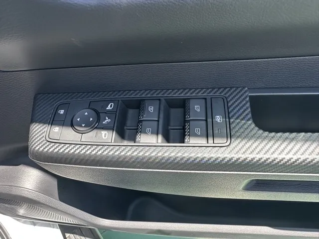 トライトン(三菱)GSR登録済未使用車 15