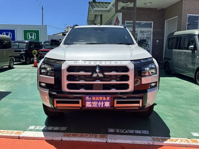 トライトン(三菱)GSR登録済未使用車 29