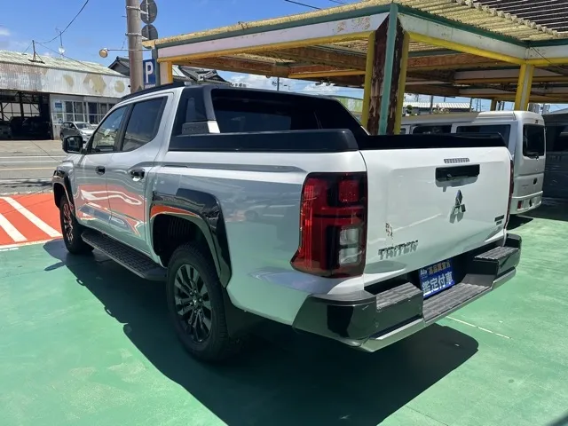 トライトン(三菱)GSR登録済未使用車 2