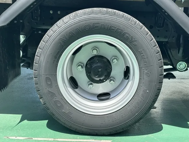 キャンター(三菱)Wキャブ　２ｔ　５ＭＴ登録済未使用車 13