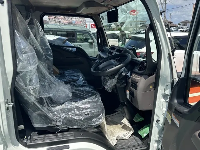 キャンター(三菱)Wキャブ　２ｔ　５ＭＴ登録済未使用車 17