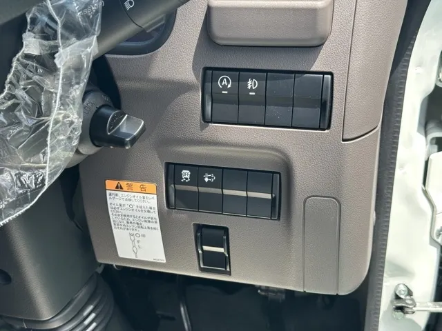 キャンター(三菱)Wキャブ　２ｔ　５ＭＴ登録済未使用車 19