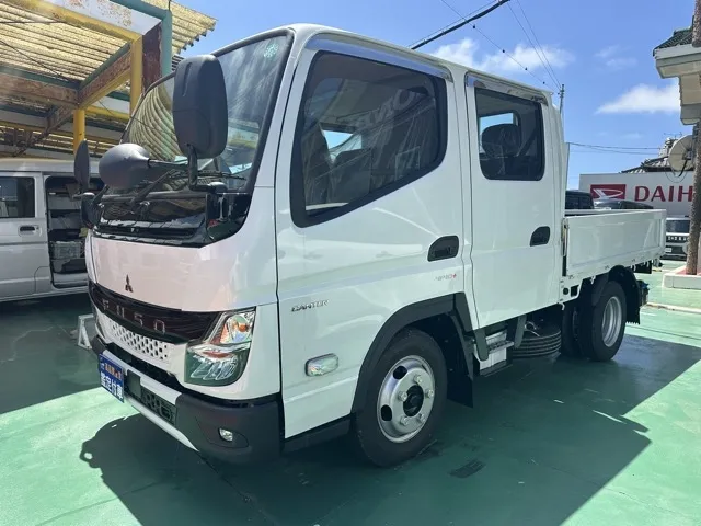 キャンター(三菱)Wキャブ　２ｔ　５ＭＴ登録済未使用車 1