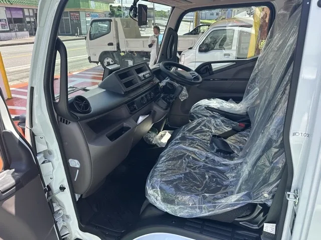 キャンター(三菱)Wキャブ　２ｔ　５ＭＴ登録済未使用車 3