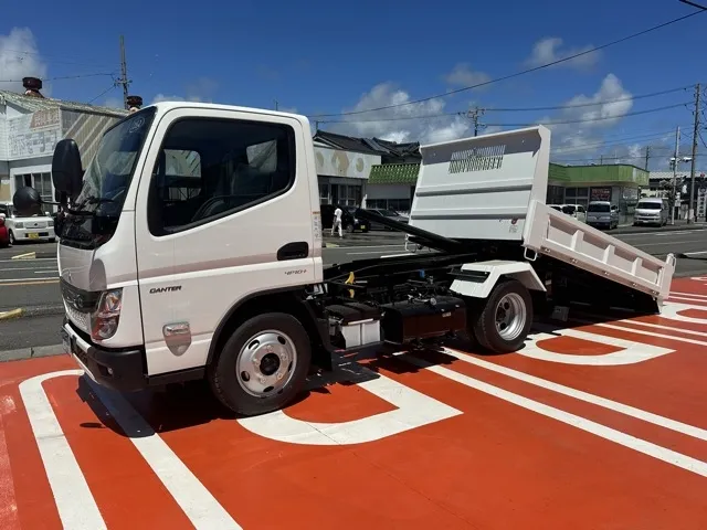 キャンター(三菱)３ｔ ローダースライドダンプレンタ登録済未使用車 1