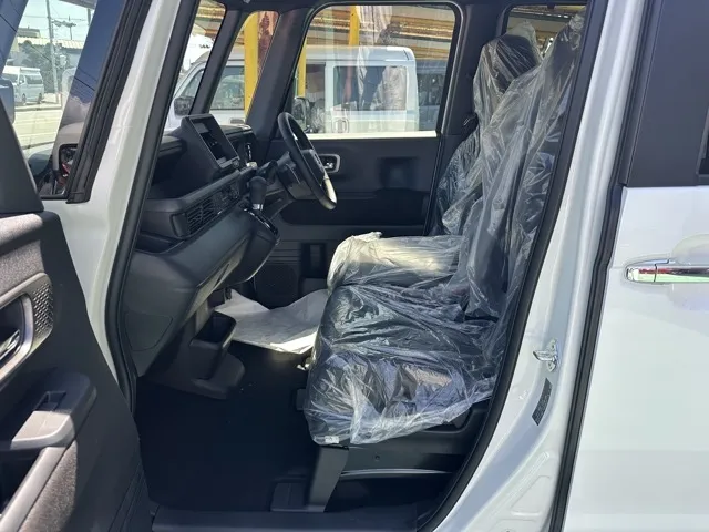 N-BOX(ホンダ)N-BOXカスタムターボ届出済未使用車 3
