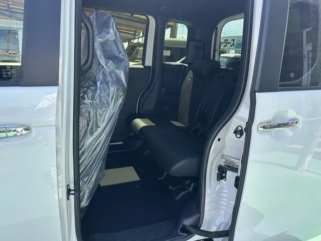N-BOX(ホンダ)N-BOXカスタムターボ届出済未使用車 4