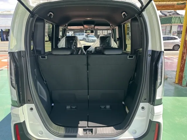 N-BOX(ホンダ)N-BOXカスタムターボ届出済未使用車 8