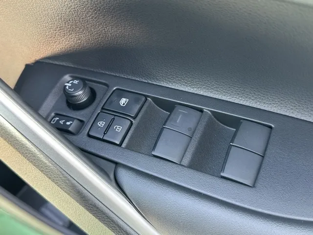 カローラ(トヨタ)ハイブリッドG登録済未使用車 11