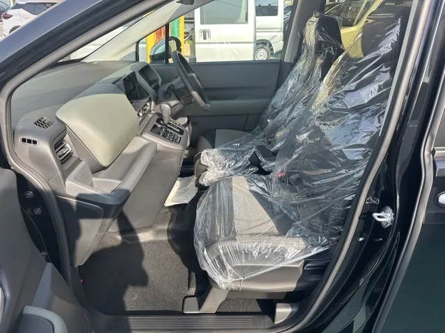 フリード(ホンダ)e：HEVクロスター ６人乗登録済未使用車 3