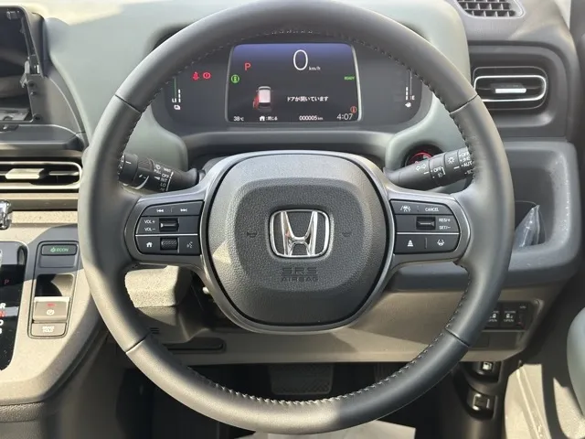 フリード(ホンダ)e：HEVクロスター ６人乗登録済未使用車 7