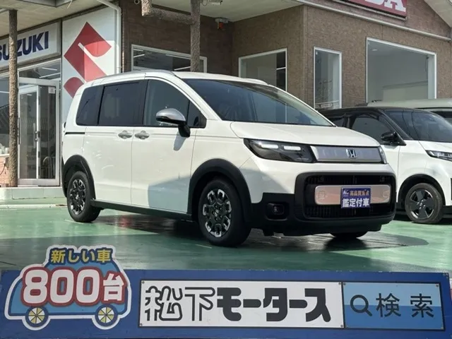 フリード(ホンダ)e：HEVクロスター ６人乗登録済未使用車 0