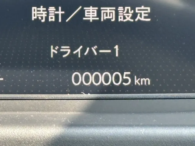 フリード(ホンダ)e：HEVクロスター ６人乗登録済未使用車 25