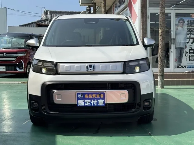 フリード(ホンダ)e：HEVクロスター ６人乗登録済未使用車 26
