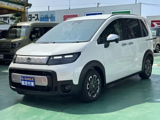フリード(ホンダ)e：HEVクロスター ６人乗登録済未使用車 1