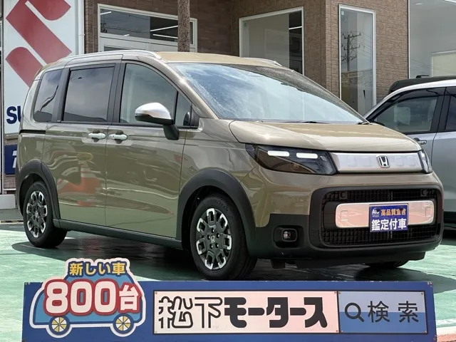 フリード(ホンダ)e：HEVクロスター ６人乗登録済未使用車 0