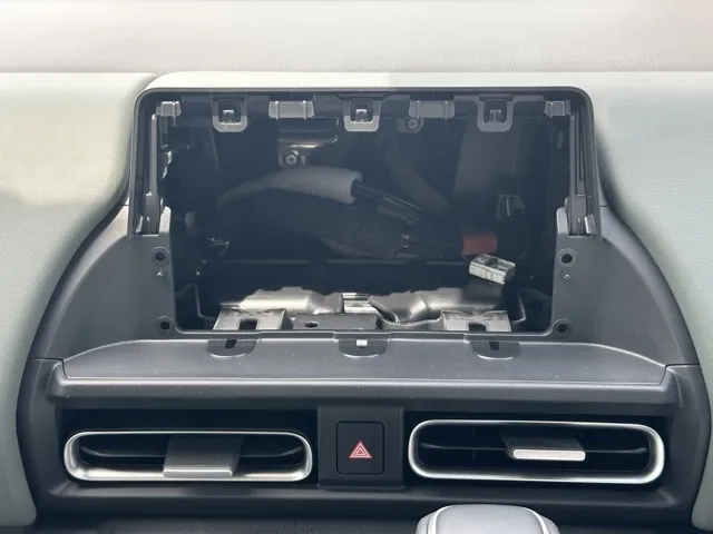 フリード(ホンダ)e：HEVクロスター ６人乗登録済未使用車 19